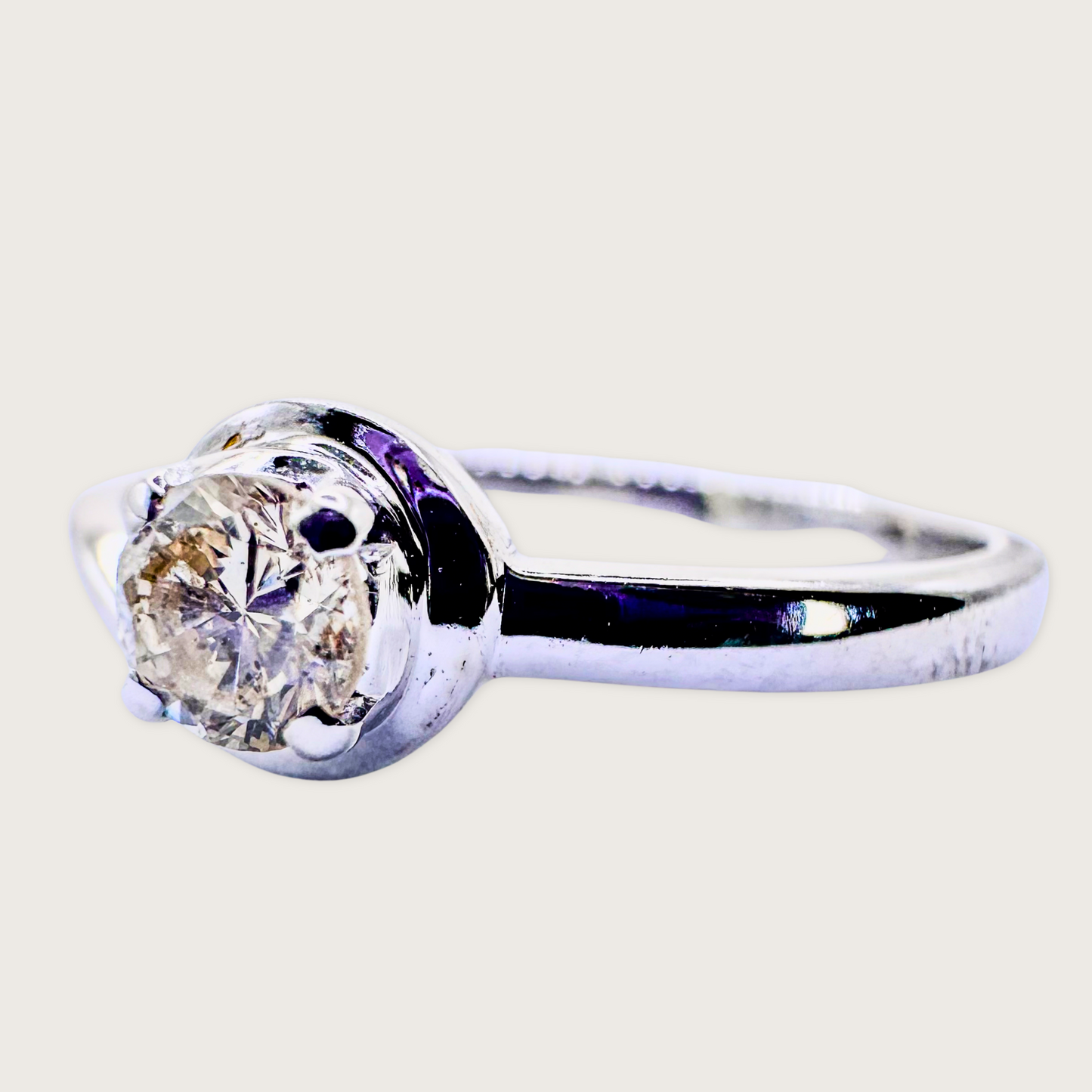 Serene Twist – Diamond and White Gold Ring