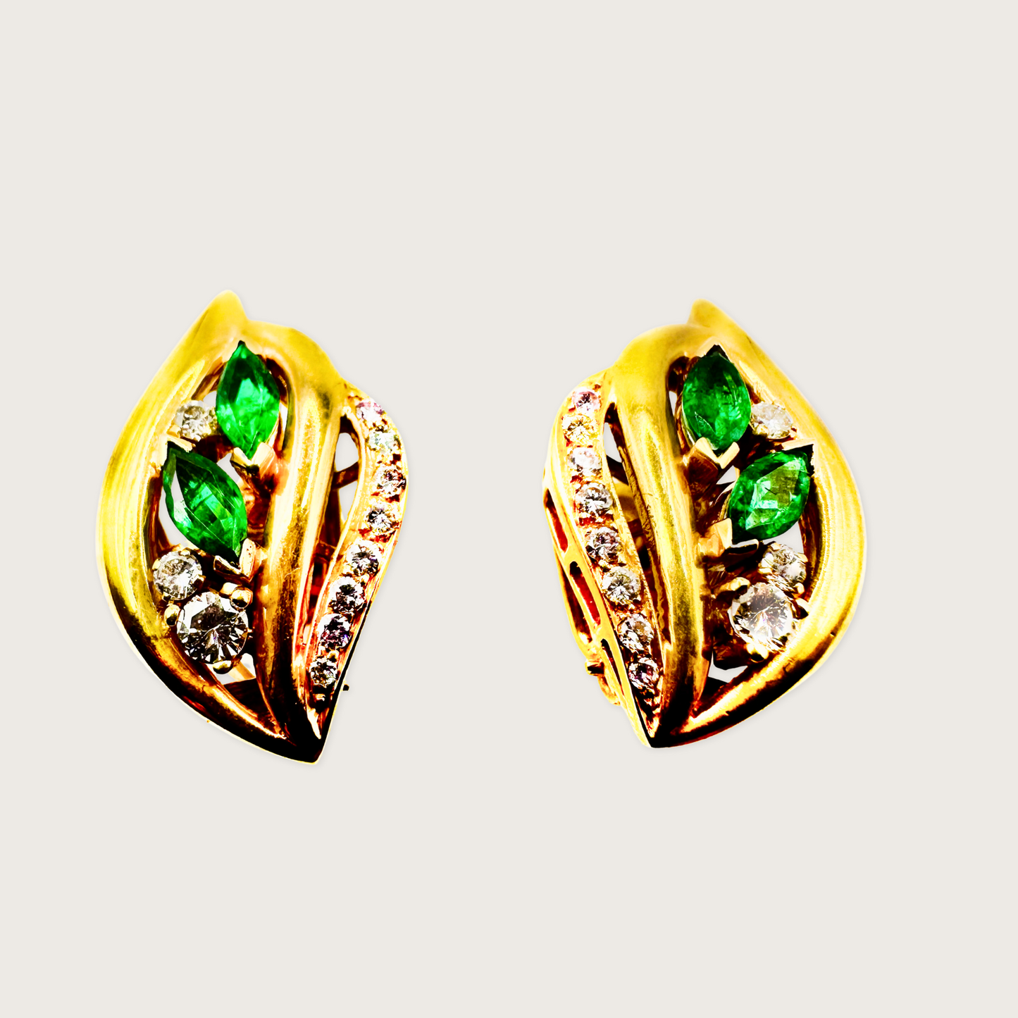 Enchanted Emerald Diamond Eartop in 18K Gold