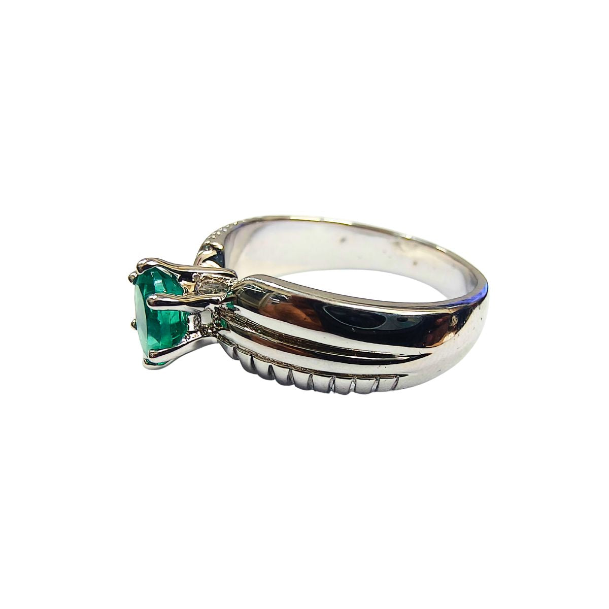 Pure Emerald. Pure Elegance