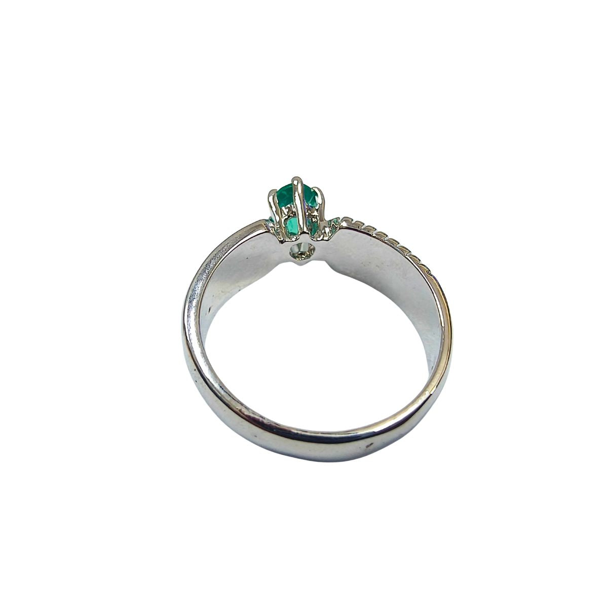 Pure Emerald. Pure Elegance