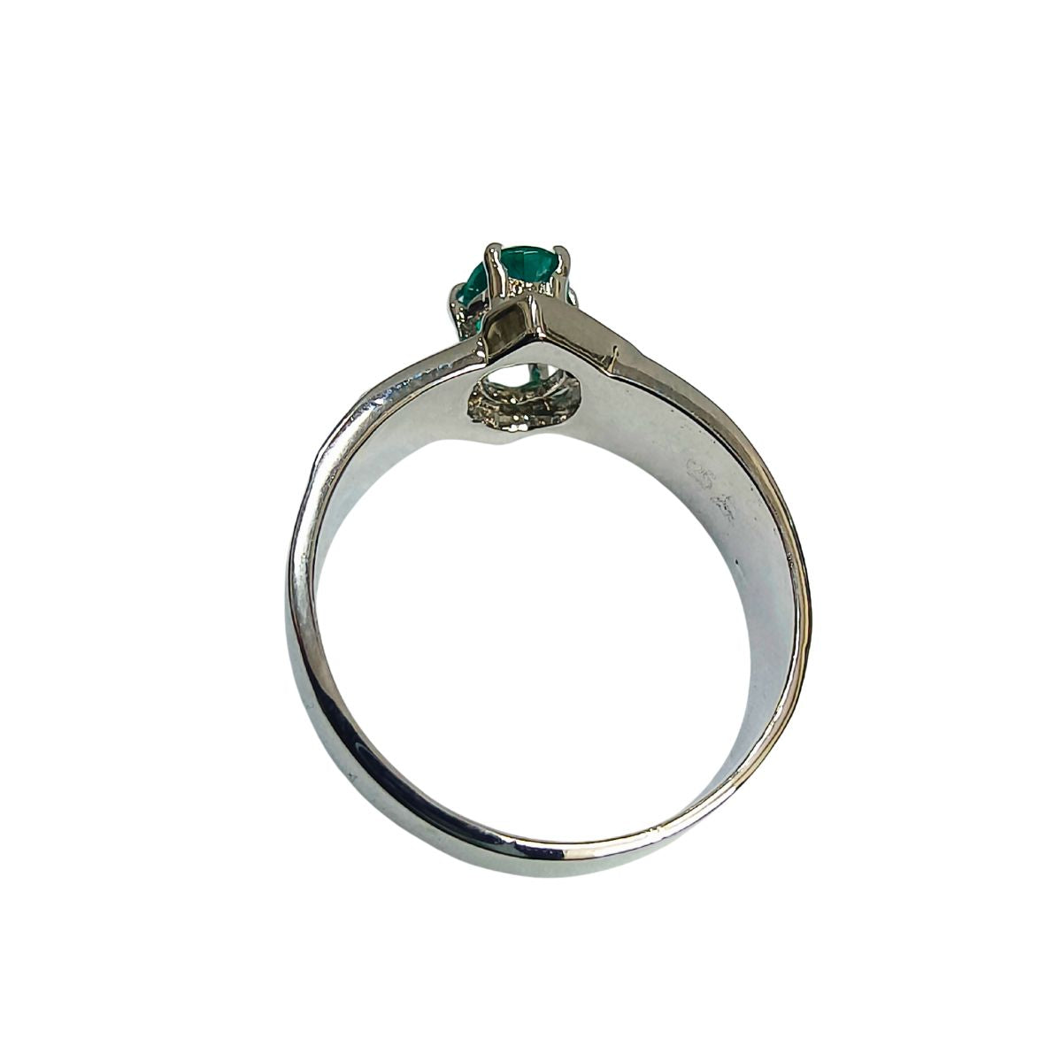 Bold Lines. Brilliant Green-Modern. Distinctive. Unapologetically Elegant.