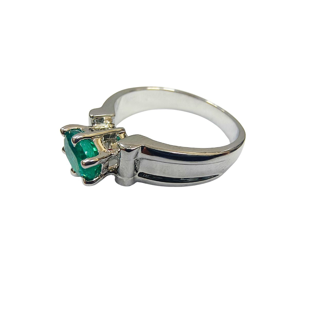 Timeless Green. Contemporary Shine