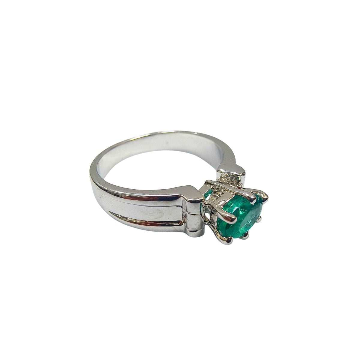 Timeless Green. Contemporary Shine
