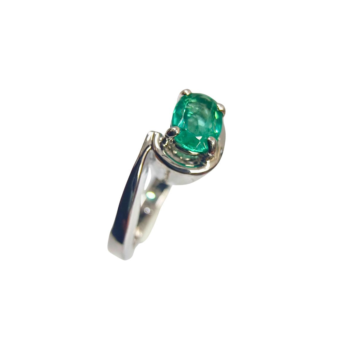 Pure Emerald. Pure Presence Minimal. Powerful. Timeless.