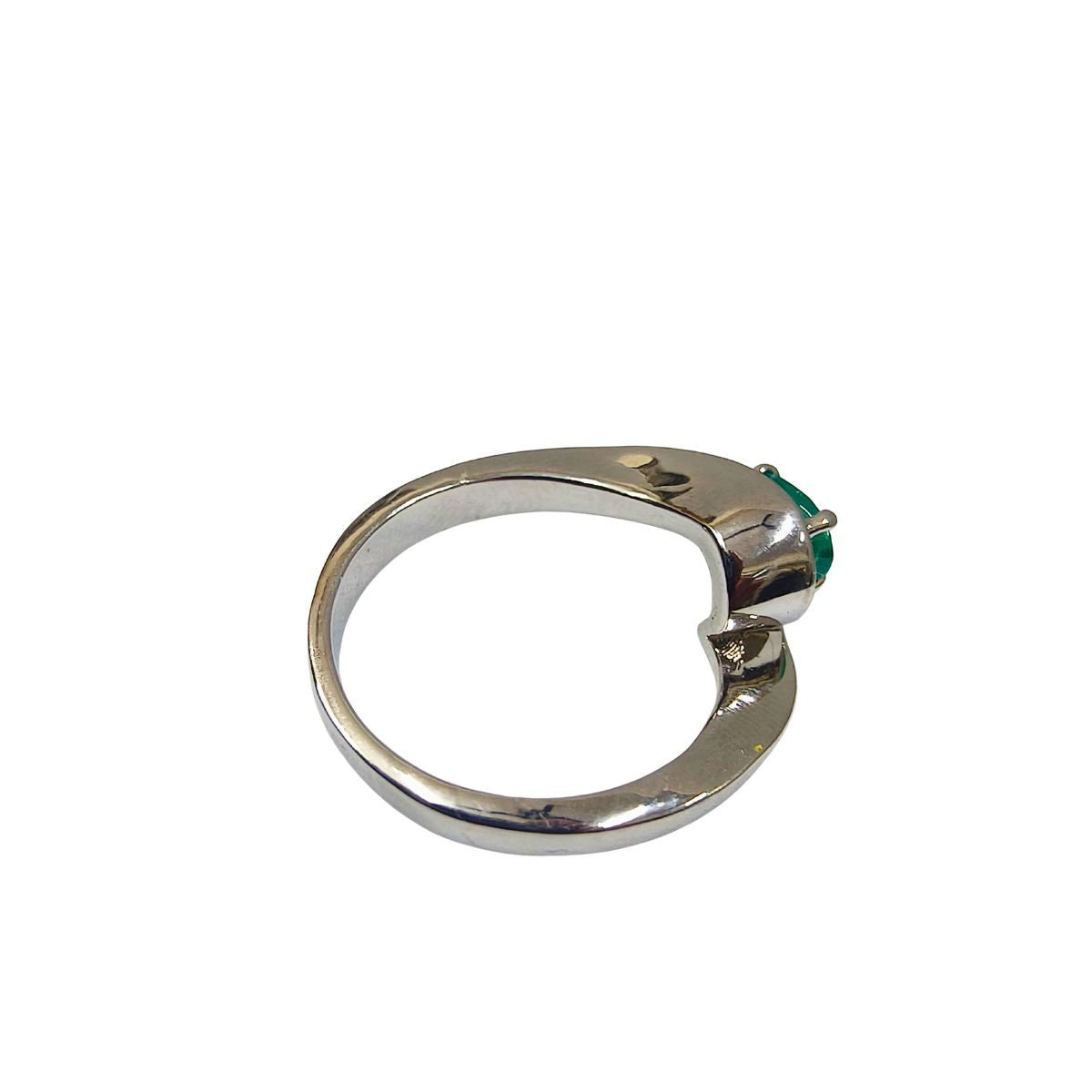 Pure Emerald. Pure Presence Minimal. Powerful. Timeless.