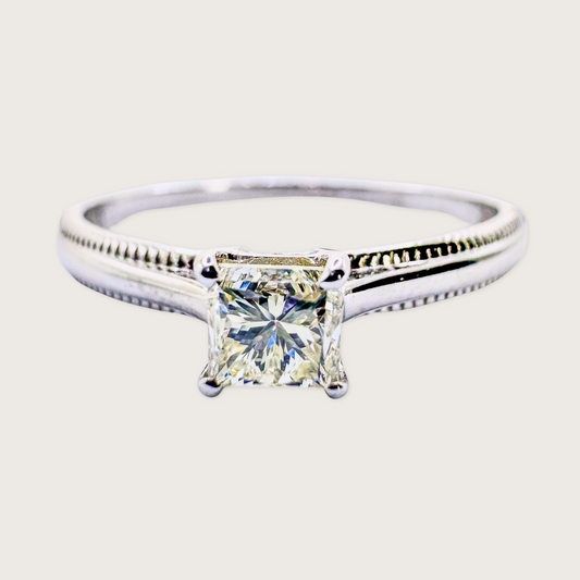 Royal Radiance – Princess-Cut Solitaire in White Gold