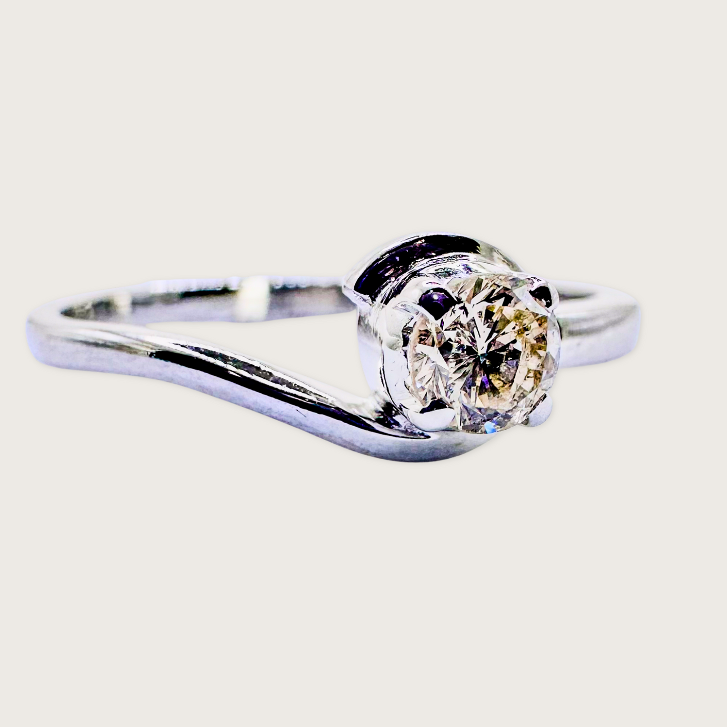 Serene Twist – Diamond and White Gold Ring
