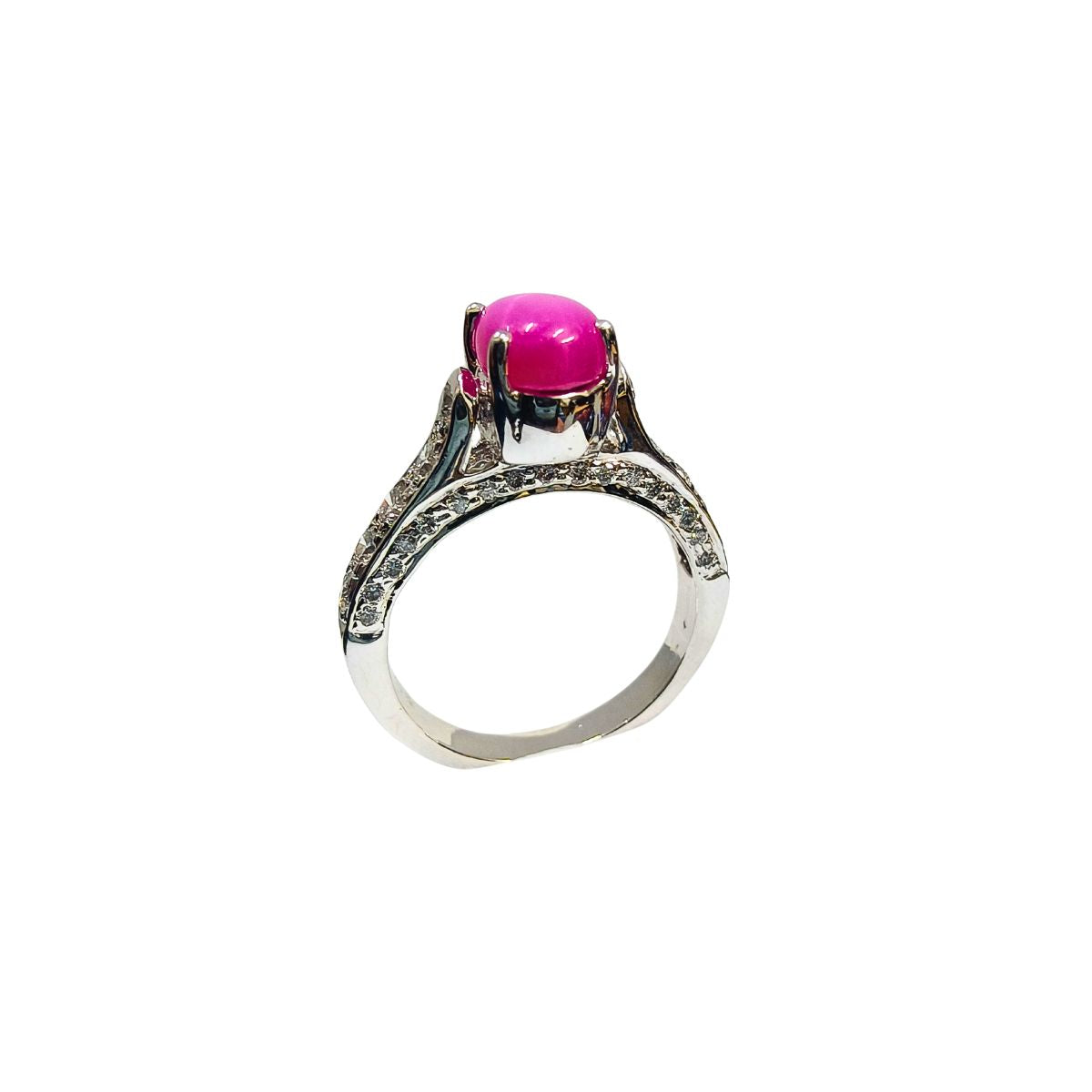 Classic Lundi Red Star Ring with Sparkling Lab Diamonds