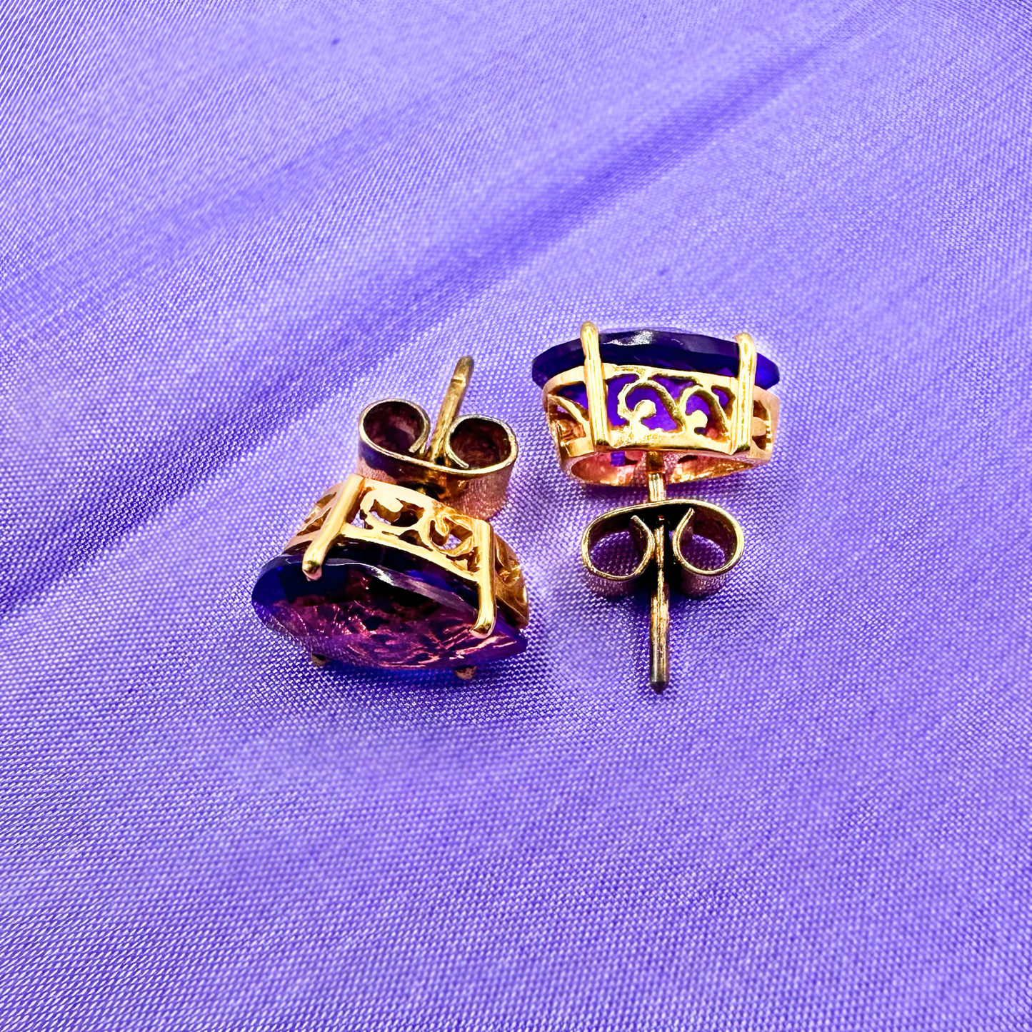 Modern Majesty – 18K Gold Amethyst Earrings