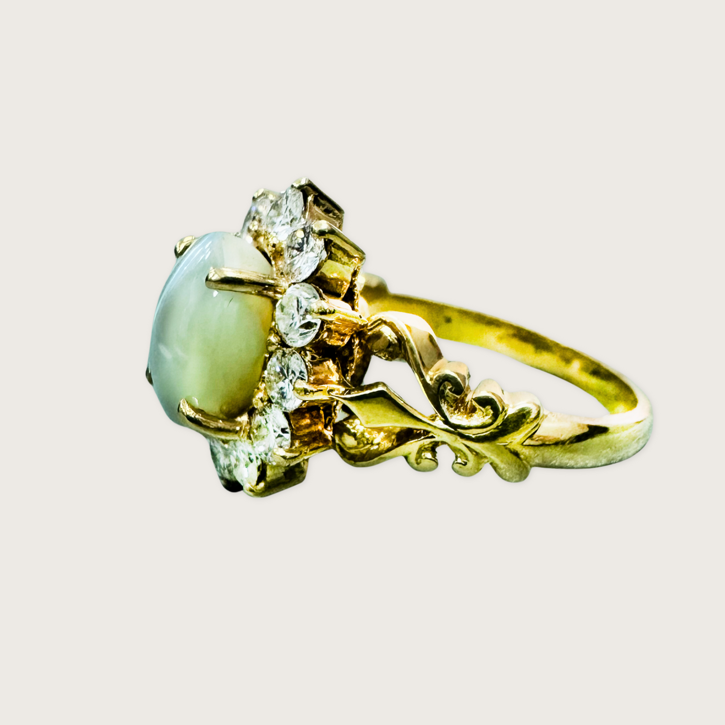 Modern Muse 18K Gold Cat’s Eye & Diamond Ring