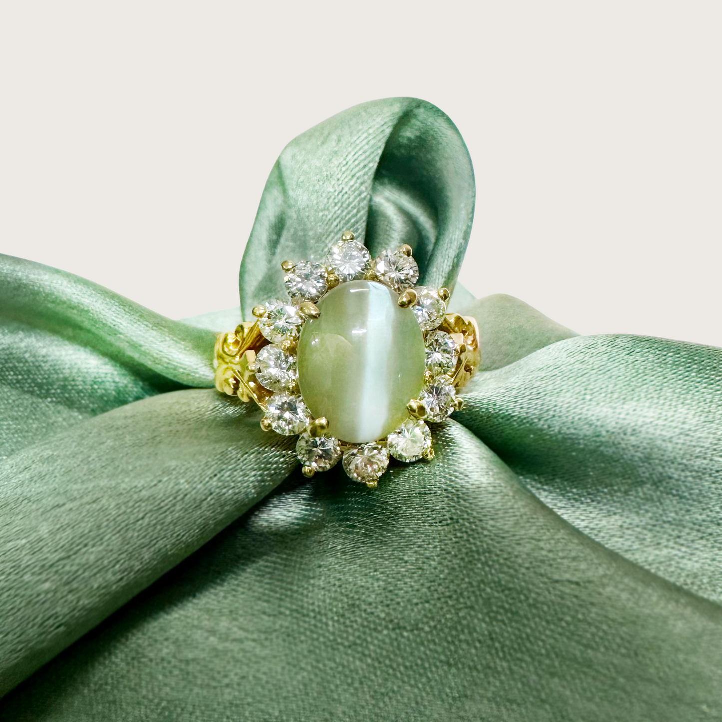 Modern Muse 18K Gold Cat’s Eye & Diamond Ring