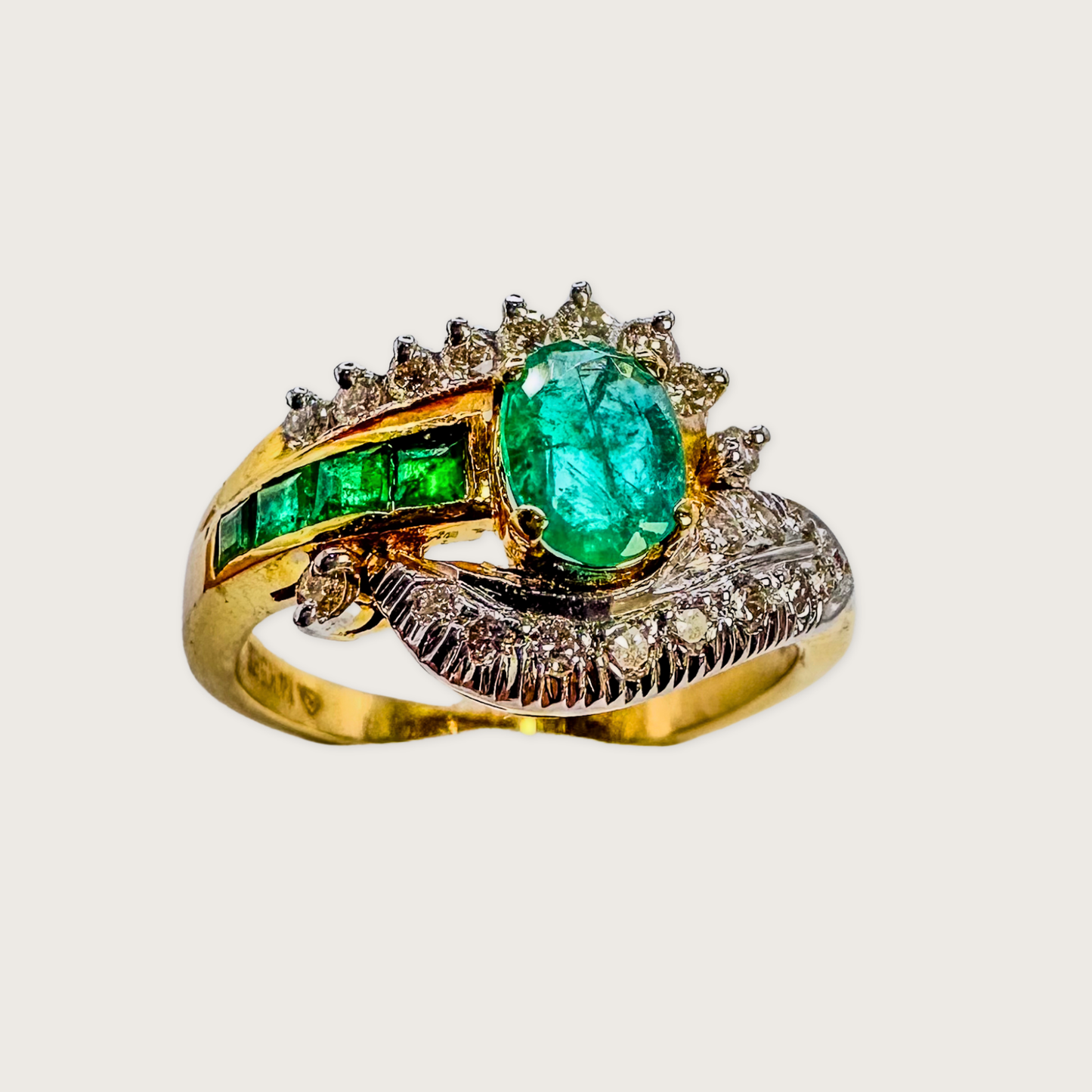 Emerald Rhapsody – 14K Gold & Diamond Swirl Ring