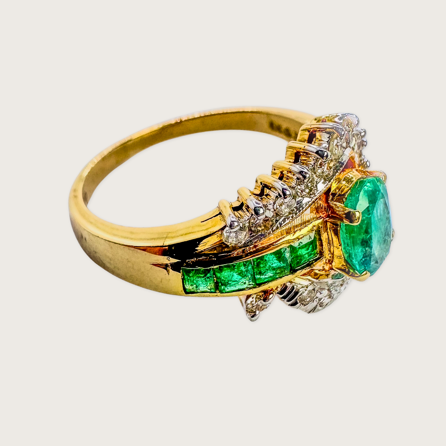 Emerald Rhapsody – 14K Gold & Diamond Swirl Ring