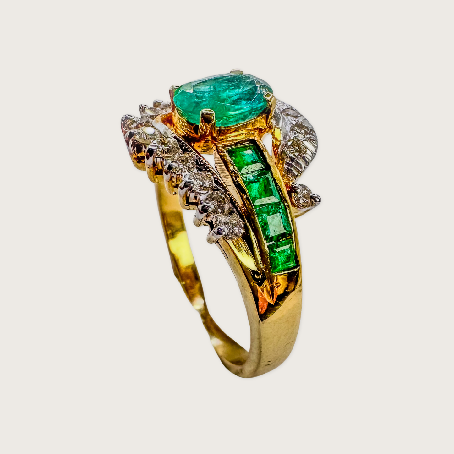 Emerald Rhapsody – 14K Gold & Diamond Swirl Ring