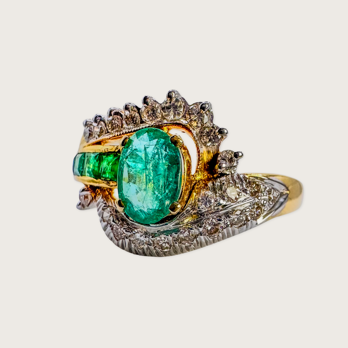 Emerald Rhapsody – 14K Gold & Diamond Swirl Ring
