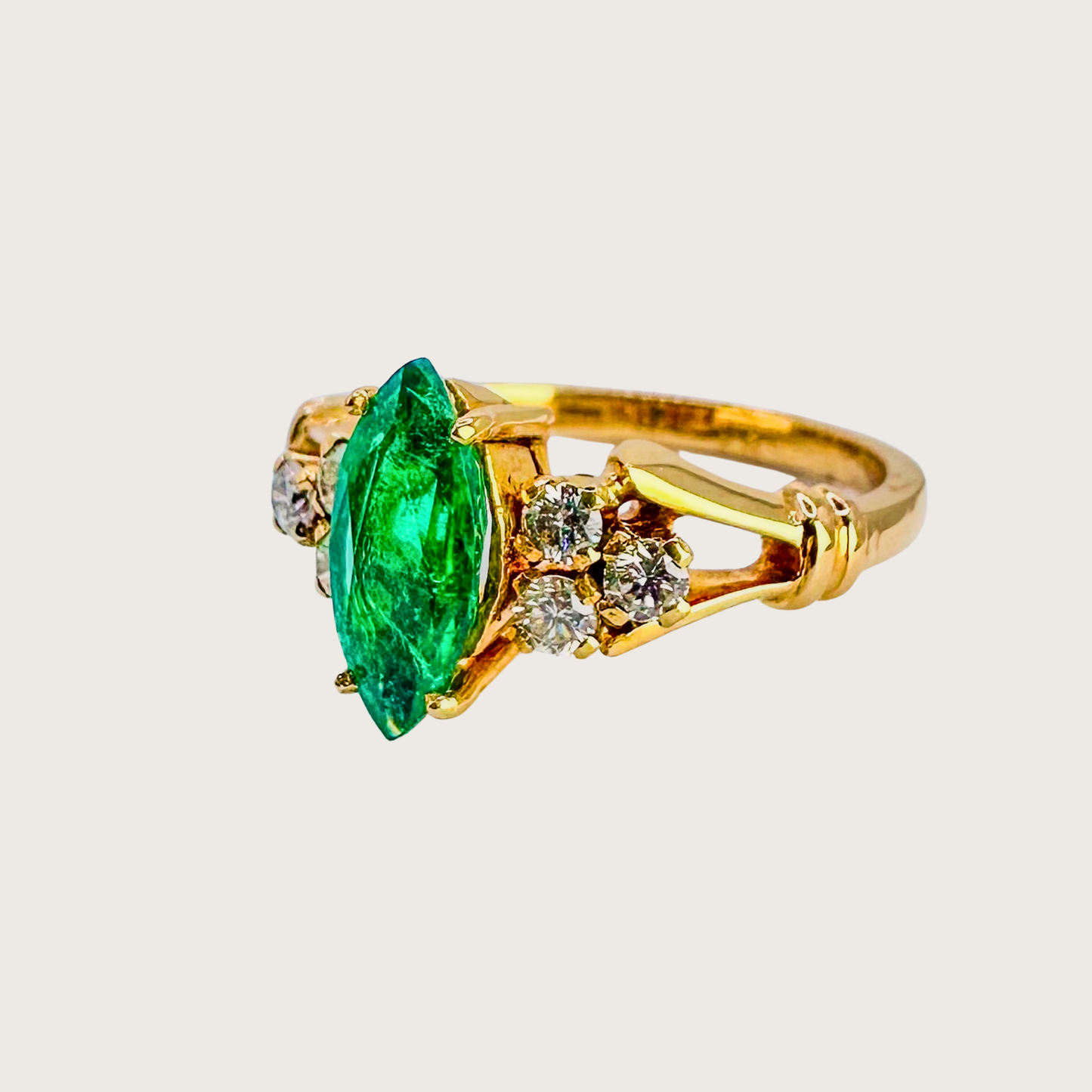 Marquise Enchantment – Emerald & Diamond Ring in 18K Gold