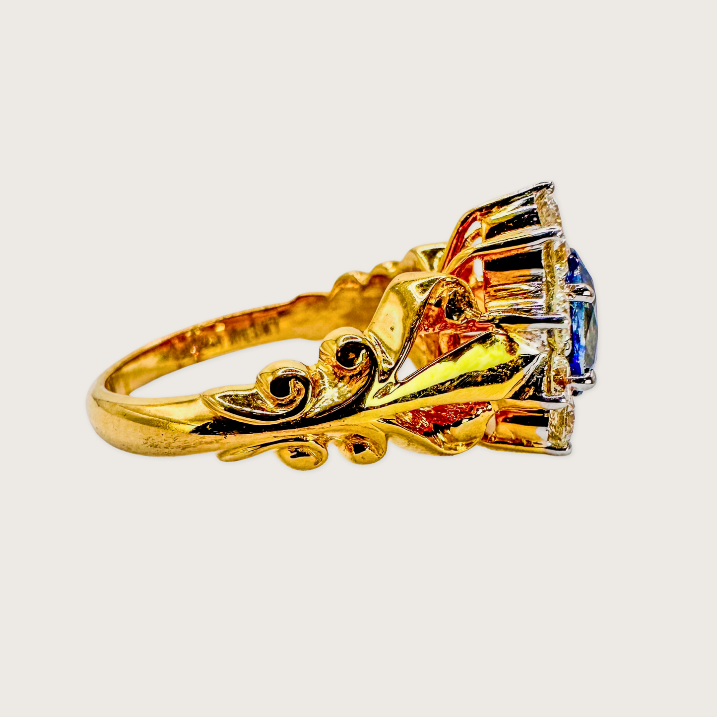 Eternal Bloom – Sapphire & Diamond Ring in 18k Gold