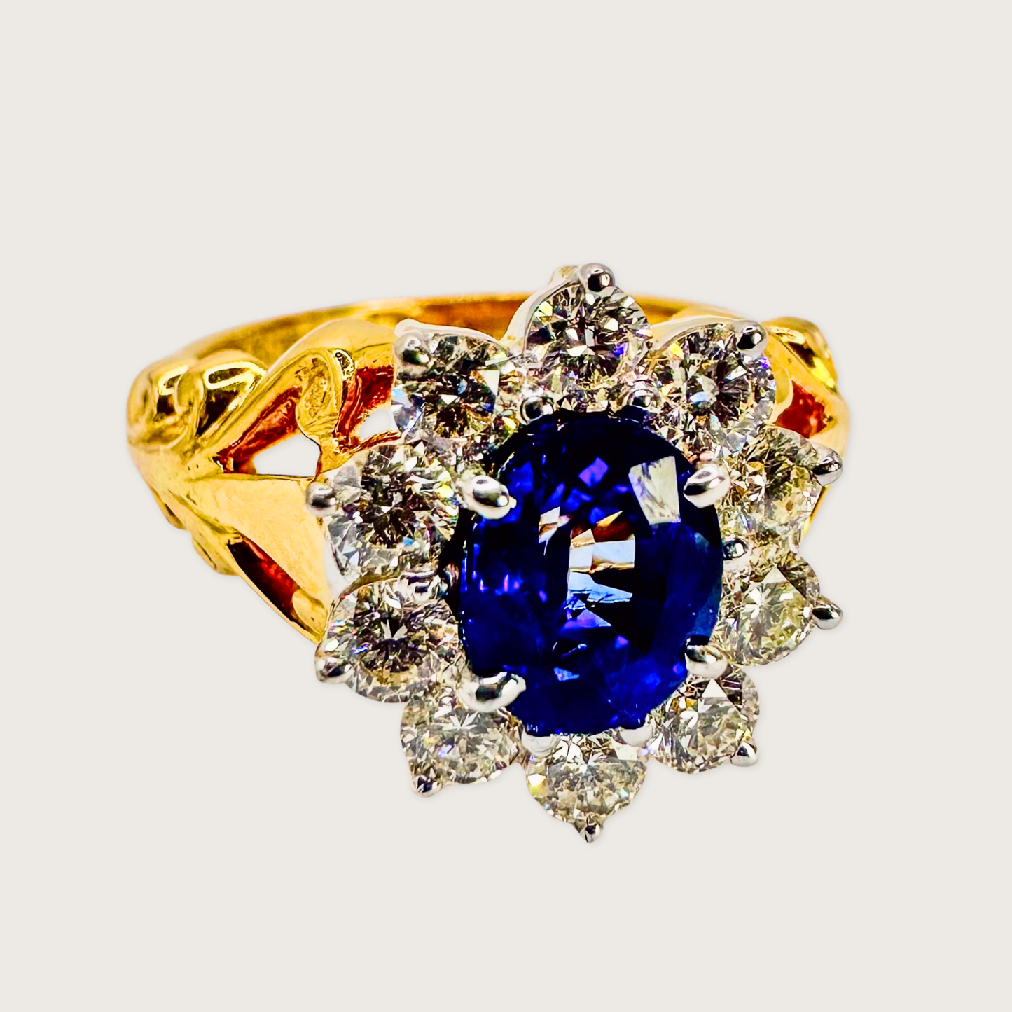 Eternal Bloom – Sapphire & Diamond Ring in 18k Gold
